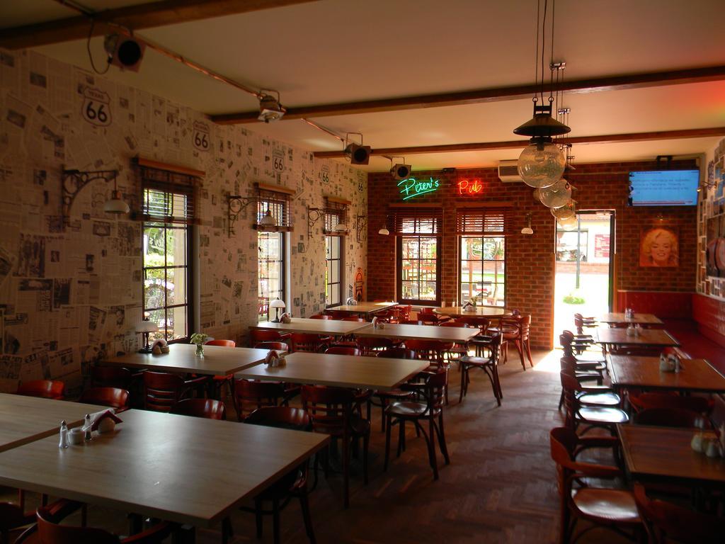 Мотель Prohibicja Peter'S Pub Міколайкі Екстер'єр фото