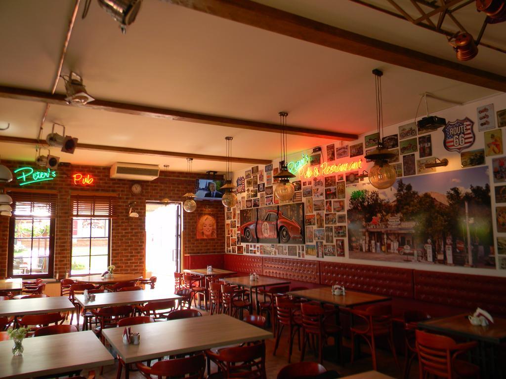 Мотель Prohibicja Peter'S Pub Міколайкі Екстер'єр фото